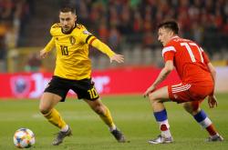 开云体育下载-热血足球比赛即将开始，各队备战