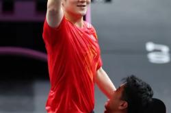 开云体育在线-锦标赛擂台上，运动员挥洒青春活力