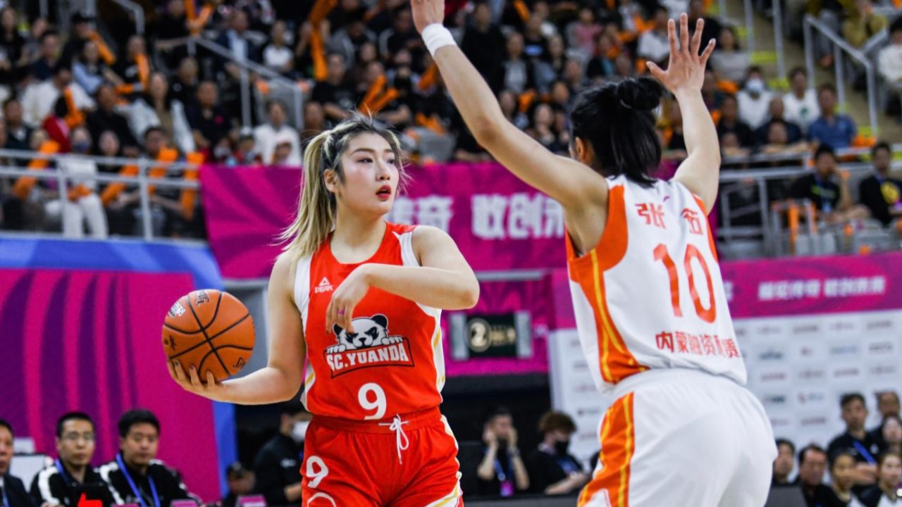 包含内蒙古草原客场逆转对手取得胜利的词条