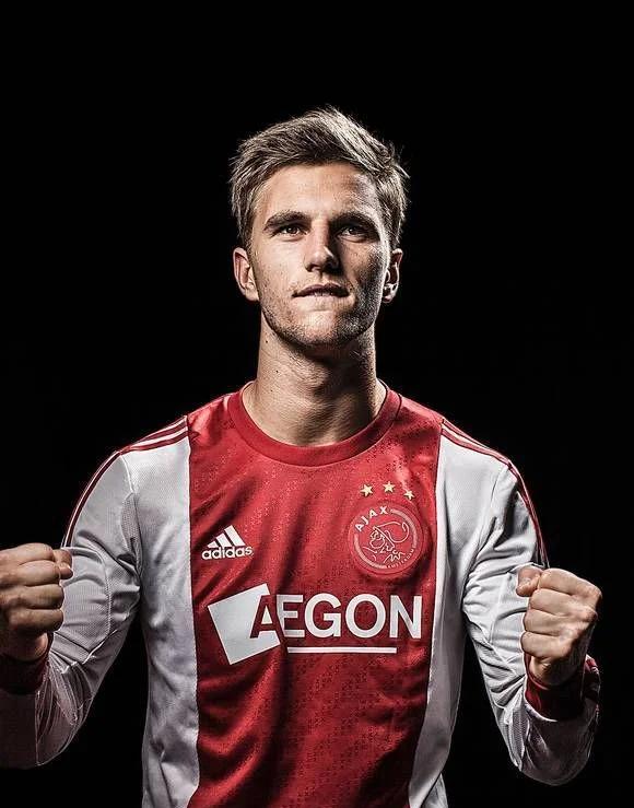 阿贾克斯再创奇迹,球队士气高昂 阿贾克斯再创奇迹,球队士气高昂