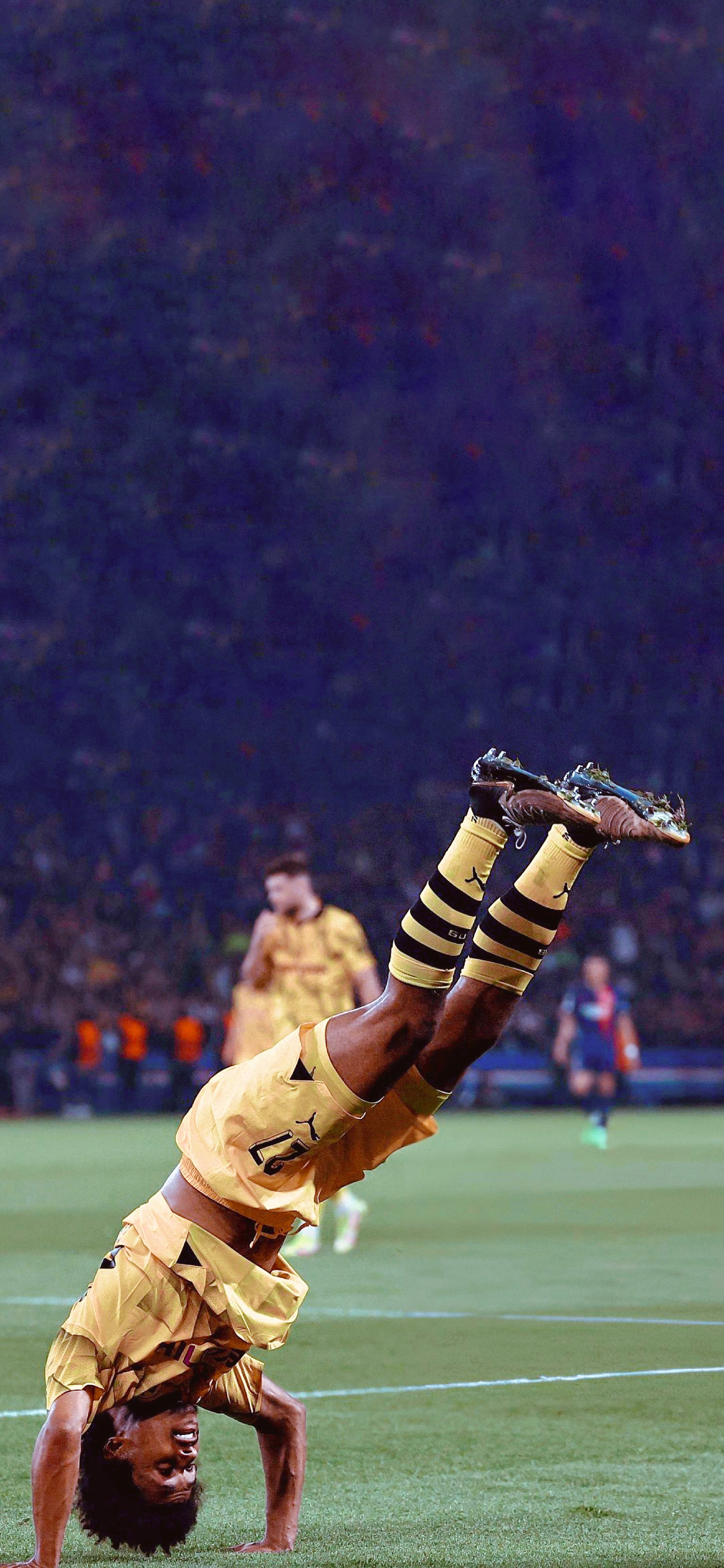 多特蒙德逆转晋级，球员激动落泪