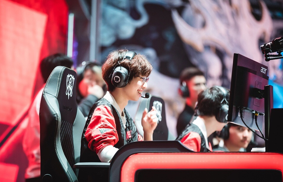 DFM碾压V5,Inspired团战一打五半决赛3:1(上海) DFM碾压V5,Inspired团战一打五半决赛3:1(上海)