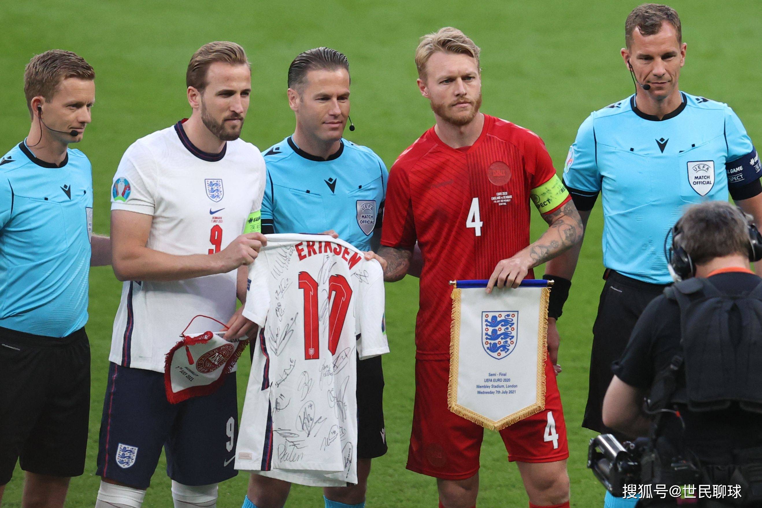 塞尔维亚队在激烈比拼中获胜,成功进入欧洲杯淘汰赛 塞尔维亚队在激烈比拼中获胜,成功进入欧洲杯淘汰赛