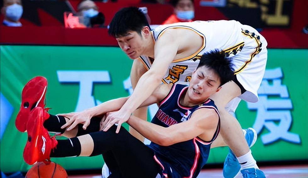 广西篮球队获得惊险胜利，实现逆转