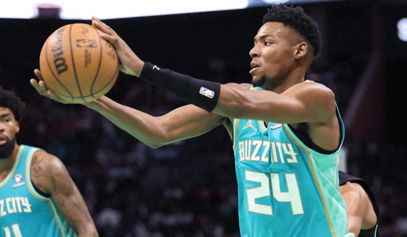 爵士鏖战黄蜂,锡安制霸全场的简单介绍 爵士鏖战黄蜂,锡安制霸全场的简单介绍