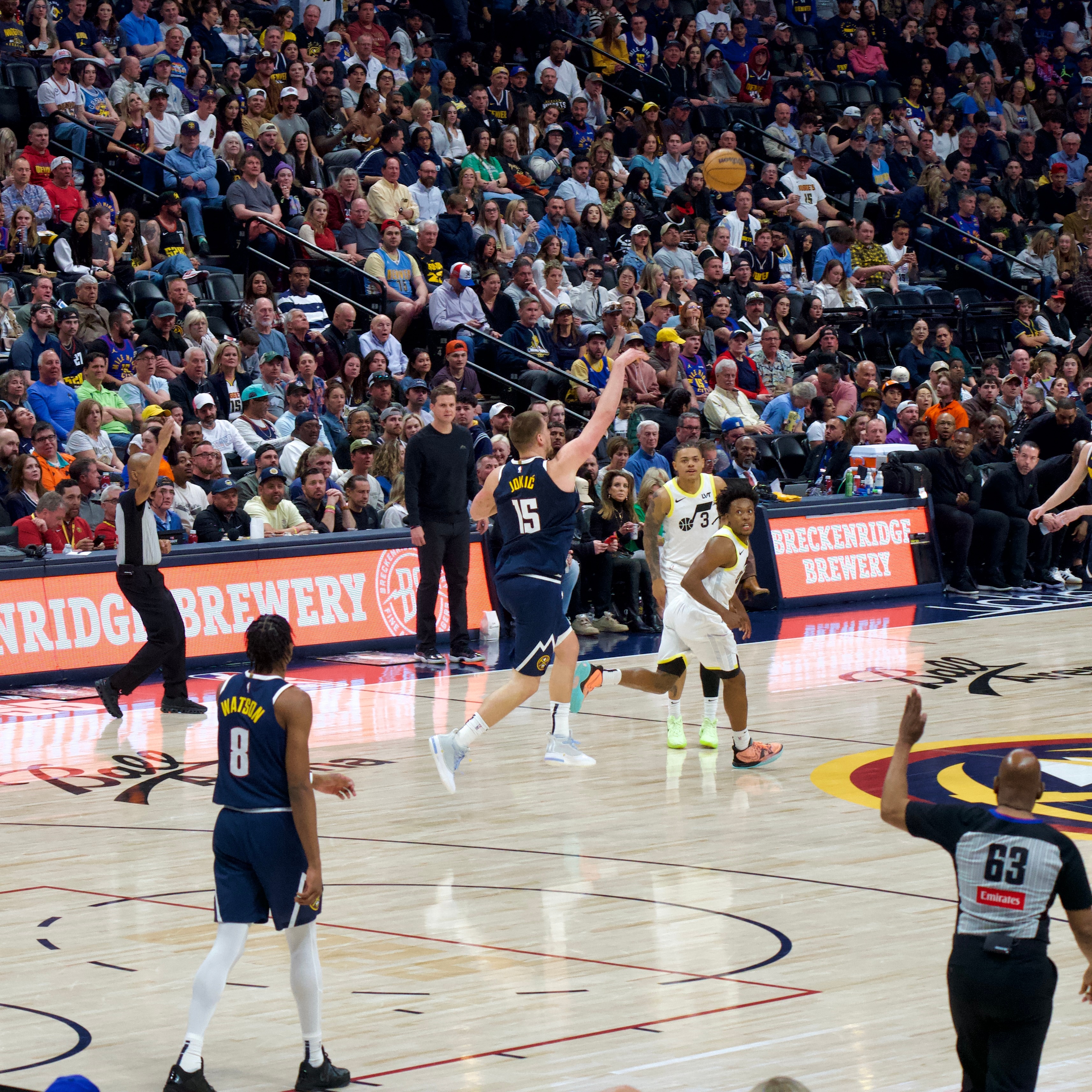 波兰男篮鏖战阿根廷男篮，哈登三分雨点燃全场的简单介绍